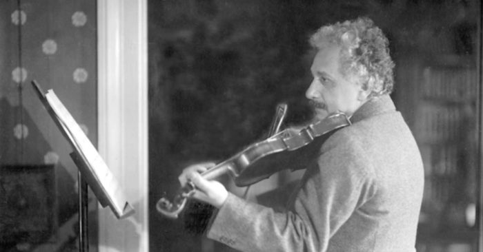 Einstein và âm nhạc: Cây đàn violin đã ở bên ông suốt cuộc đời